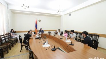 Արման Եղոյանը հանդիպել է Հայ-ռուսական համալսարանի և Յունիվերսալ Հիլթքեր Քարիերս քոլեջի ուսանողների հետ