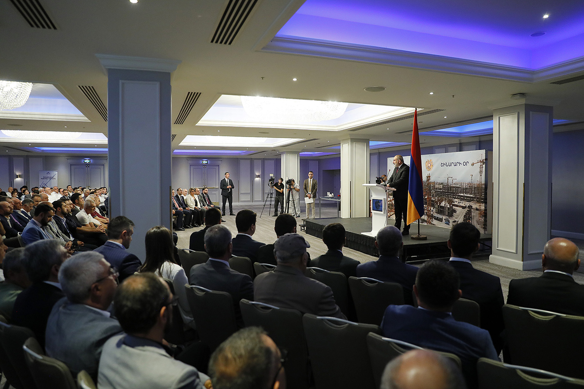 Երևանում հանդիսավորությամբ նշվեց Շինարարի օրը
