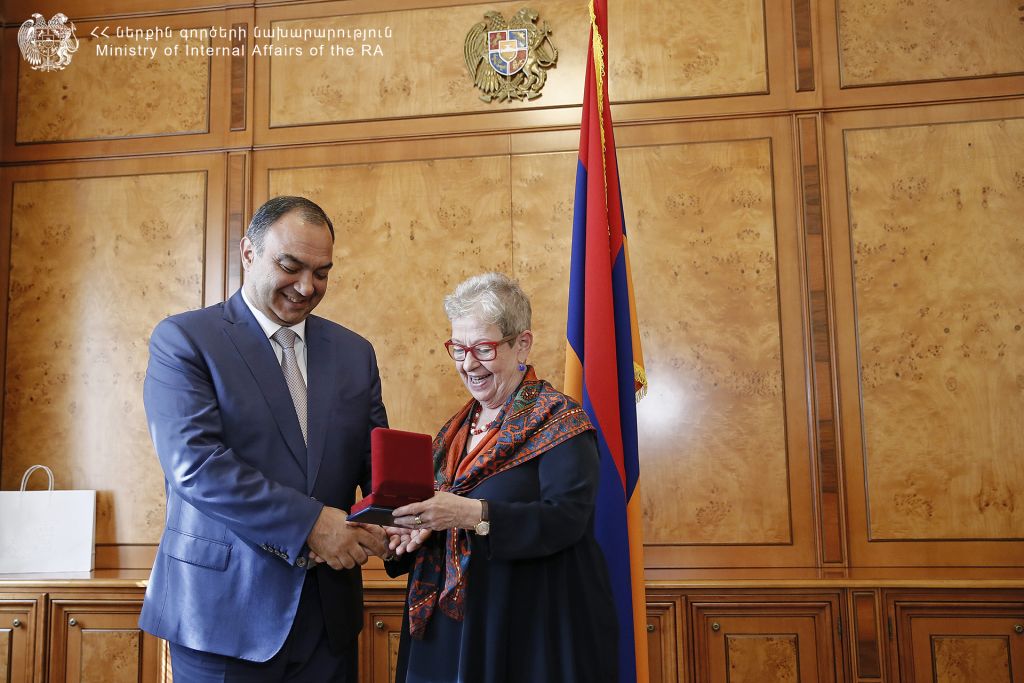 ՆԳ նախարարը Անդրեա Վիկտորինին պարգևատրել է ԵՄ-ի հետ փոխգործակցության զարգացման համար