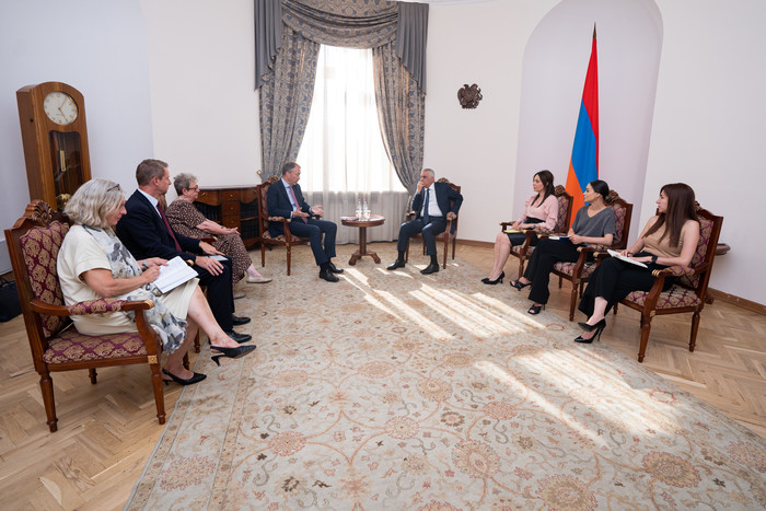 Մհեր Գրիգորյանը և Տոյվո Կլաարը քննարկել են Լաչինի միջանցքի արգելափակման արդյունքում Լեռնային Ղարաբաղում ստեղծված հումանիտար ճգնաժամը