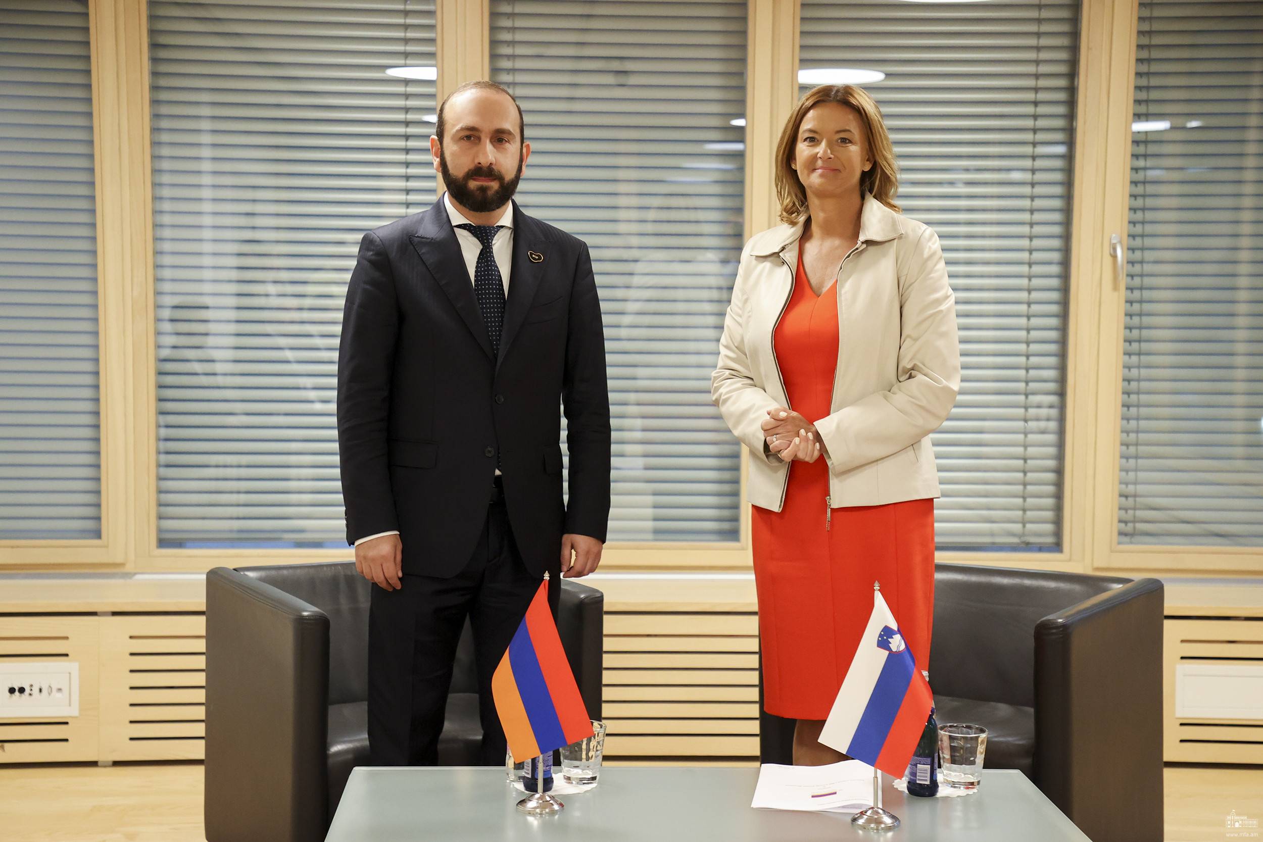 Անթույլատրելի է 21-րդ դարում 120 հազար մարդկանց պաշարման մեջ պահելու Ադրբեջանի քաղաքականությունը․ Միրզոյանը՝ Սլովենիայի գործընկերոջը
