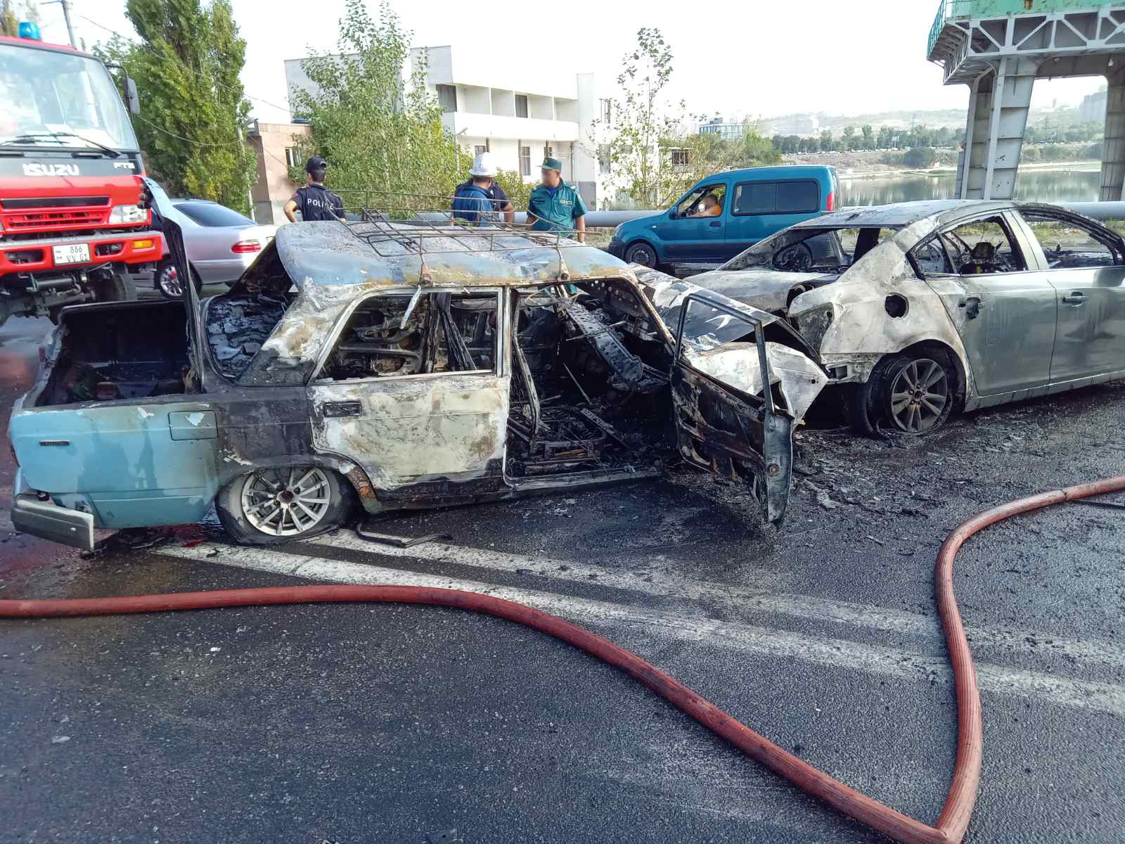 Երևանյան լճի մոտակայքում ՃՏՊ-ի հետևանքով ավտոմեքենաներում հրդեհ է բռնկվել