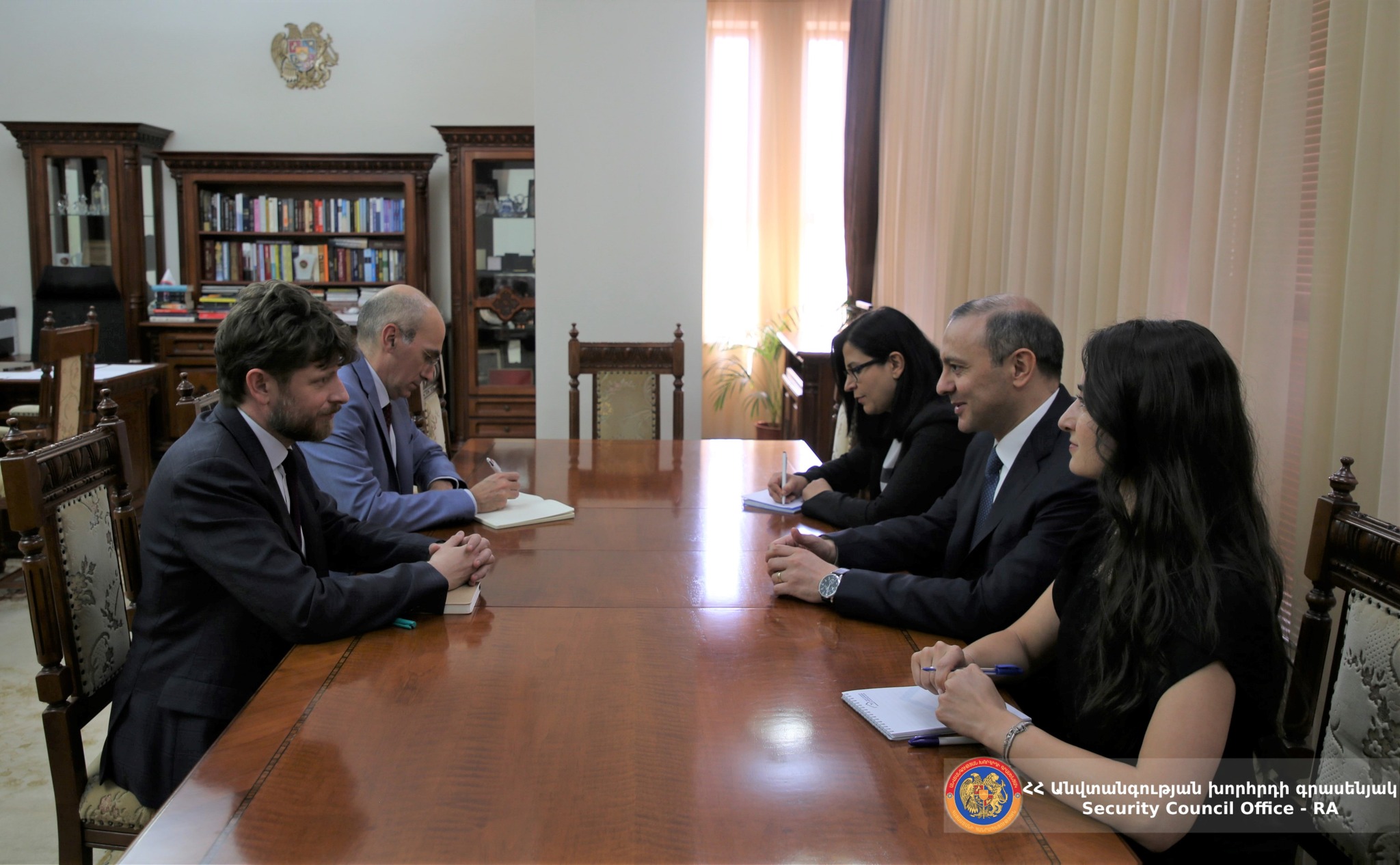 ՀՀ ԱԽ քարտուղարը և Ֆրանսիայի դեսպանը շեշտել են Լաչինի միջանցքի արգելափակման վերացման անհրաժեշտությունը