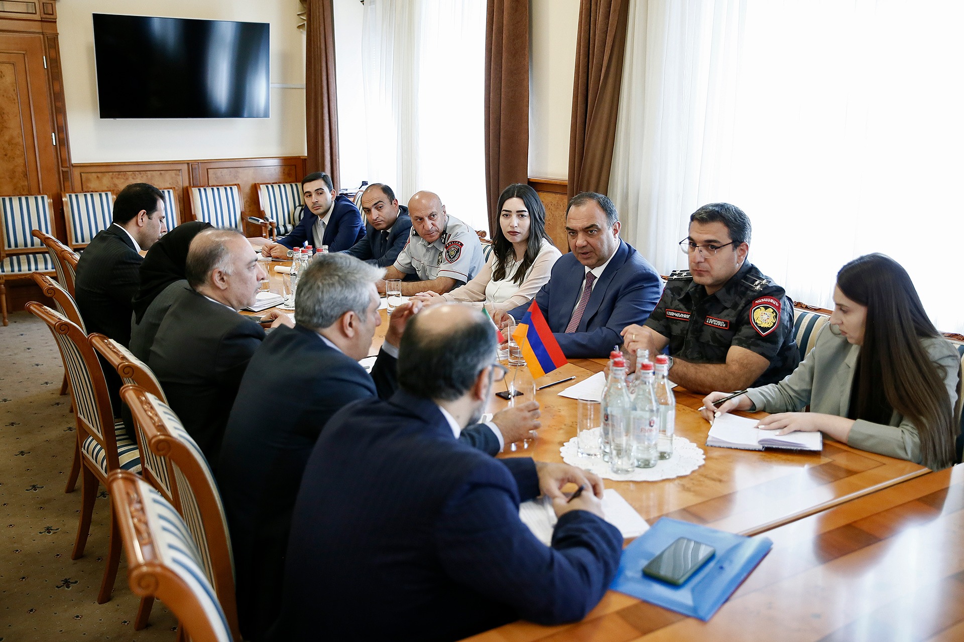 Վահե Ղազարյանն Իրանի դեսպանի հետ զրույցում կարևորել է սերտ գործակցությունը կազմակերպված հանցավորության և թմրամիջոցների ապօրինի շրջանառության դեմ պայքարում