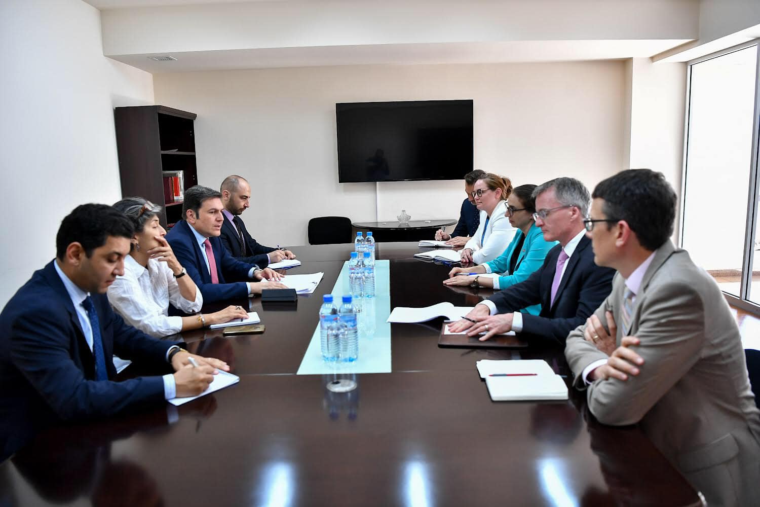 Պարույր Հովհաննիսյանն ու Դեմյան Մերֆին ընդգծել են Լաչինի միջանցքի արգելափակման անհապաղ վերացման անհրաժեշտությունը
