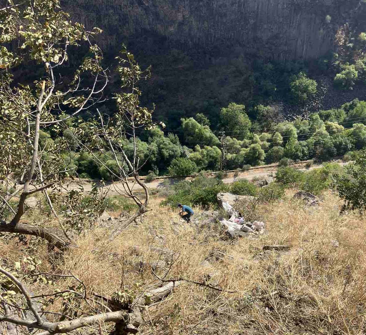 Գառնու տաճարի մոտակայքում ավտոմեքենան գլորվել է ձորը. կա զոհ