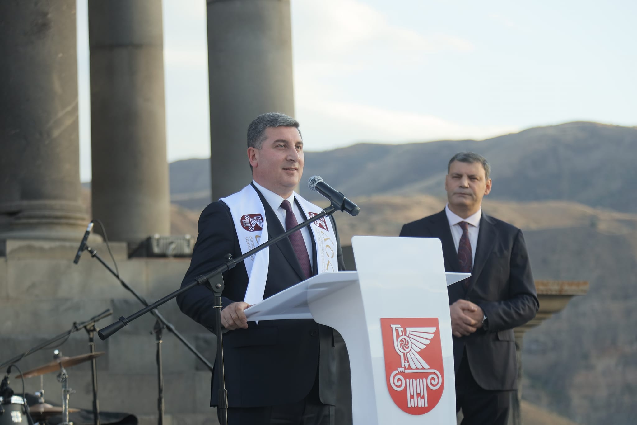 Գնել Սանոսյանը Գառնիում ներկա է գտնվել Ճարտարապետության և շինարարության Հայաստանի ազգային համալսարանի շրջանավարտների դիպլոմների հանձնման արարողությանը