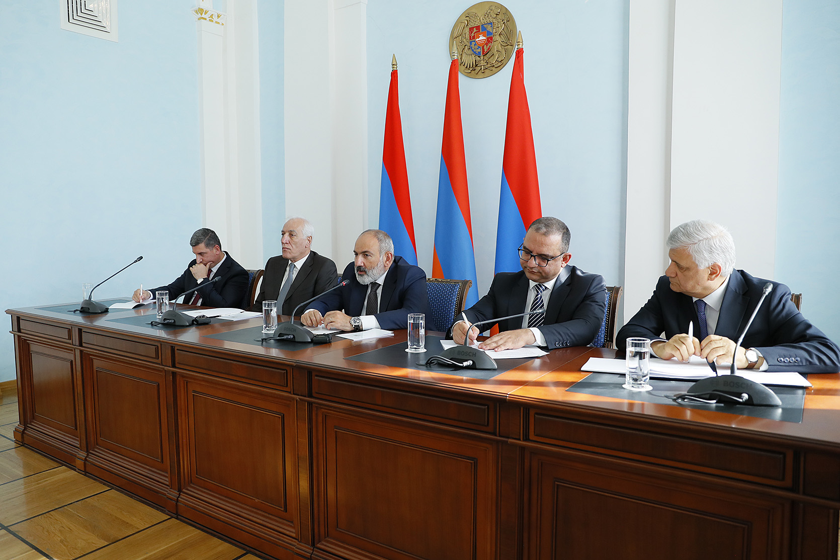 Կառավարությունը ձեռնամուխ է լինում ավելի խոշորամասշտաբ ծրագրերի իրականացման. վարչապետը և նախագահը հանդիպել են շինարարական կազմակերպությունների ներկայացուցիչներին