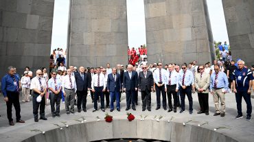 Վահագն Խաչատուրյանն այցելել է Ծիծեռնակաբերդի հուշահամալիր