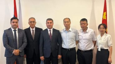 Գնել Սանոսյանը ՉԺՀ-ում հանդիպել է ավտոբուսների արտադրությամբ զբաղվող «Քինգ Լոնգ» ընկերության ներկայացուցիչների հետ