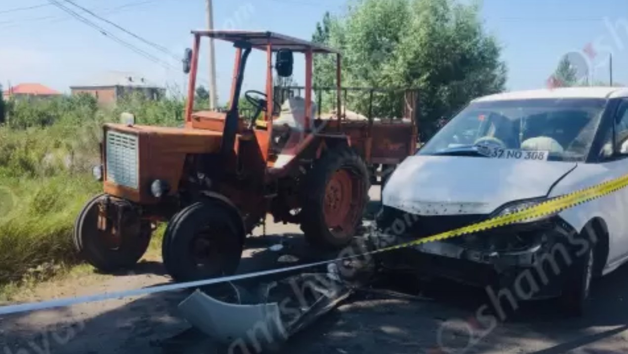 Գեղարքունիքի մարզում բախվել են տրակտորն ու Honda-ն․ կան վիրավորներ