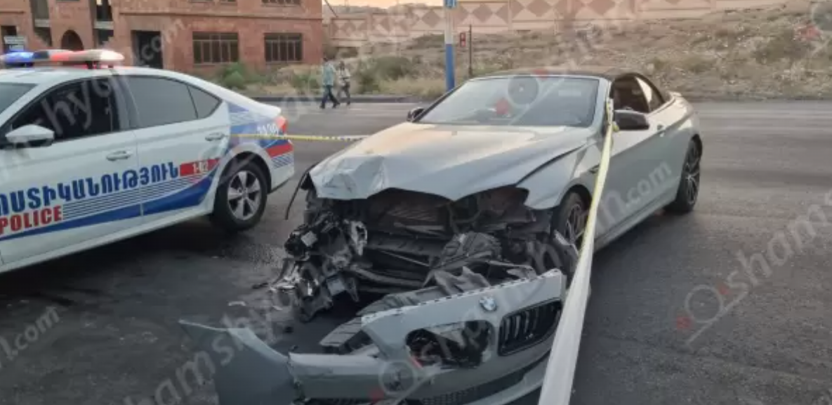 Ավտովթար՝ Երևանում. բախվել են BMW-ն ու Mercedes-ը. կա վիրավոր