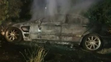 «Mercedes-Benz»-ը դուրս է եկել ճանապարհի երթևեկելի հատվածից և հայտնվել ծառերի մեջ․ ավտոմեքենաjում հրդեհ է բռնկվել