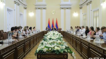 ԵՄ-ի հետ համագործակցությունն այսօր ամենաբարձր մակարդակի վրա է. Արման Եղոյանը հանդիպել է Հայաստանում անցկացվող երկշաբաթյա դասընթացի մասնակիցներին