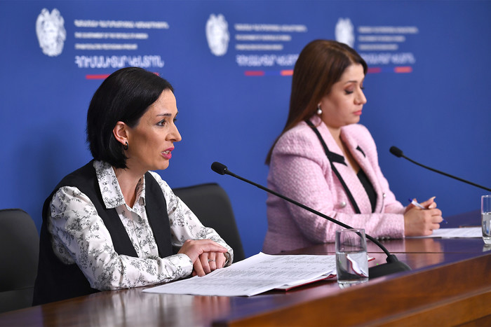 Լեռնային Ղարաբաղից բռնի տեղահանվածներից ամեն երրորդն անչափահաս է. ԿԳՄՍ նախարար