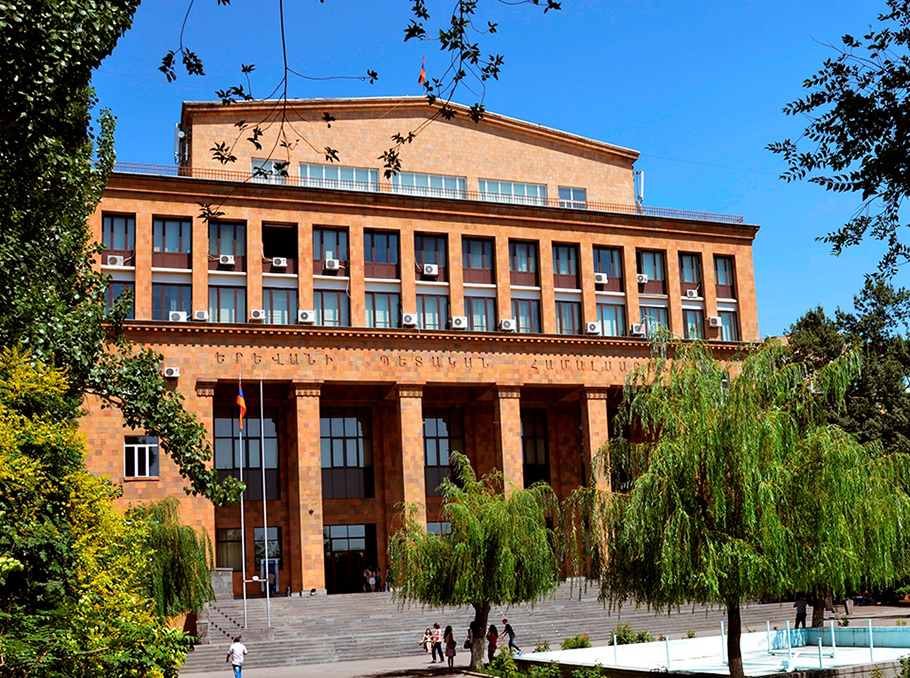 ԵՊՀ իրավագիտության ֆակուլտետի իրավաբանական կլինիկան բռնի տեղահանվածներին կմատուցի իրավաբանական անվճար ծառայություններ