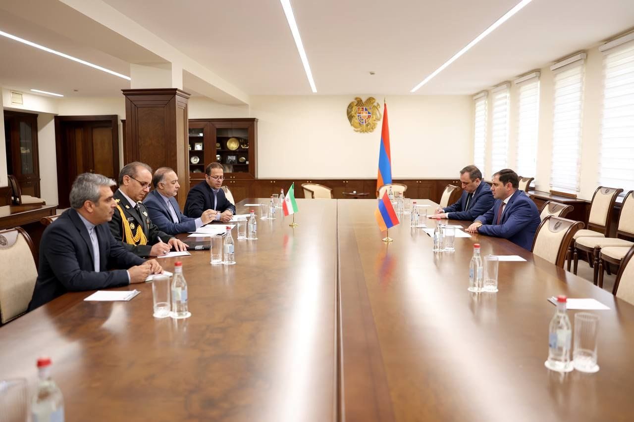 Պաշտպանության նախարարն ԻԻՀ դեսպանի հետ քննարկել է տարածաշրջանային անվտանգությանն առնչվող հարցեր