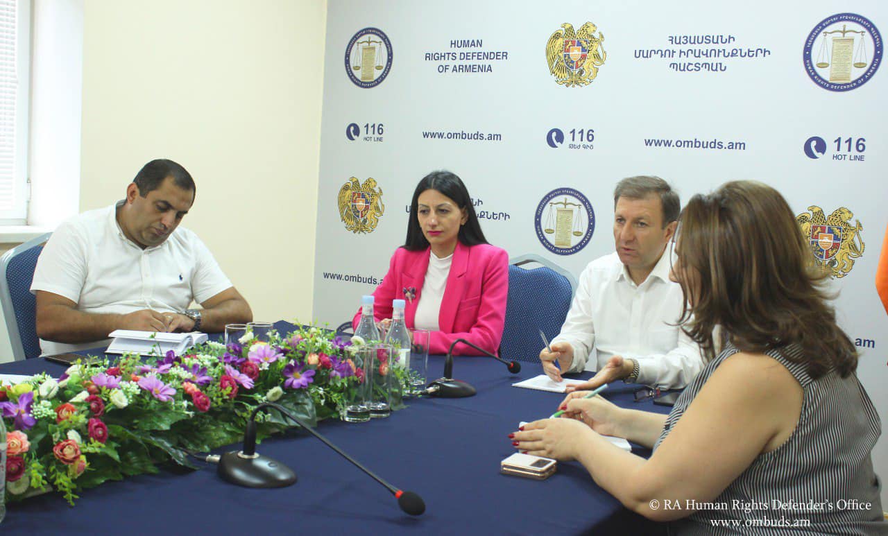 Քաղաքացիների ընտրական իրավունքի արդյունավետ պաշտպանությունն իրականացնելու նպատակով Պաշտպանի աշխատակազմում քննարկում է անցկացվել ԿԸՀ ներկայացուցիչների հետ