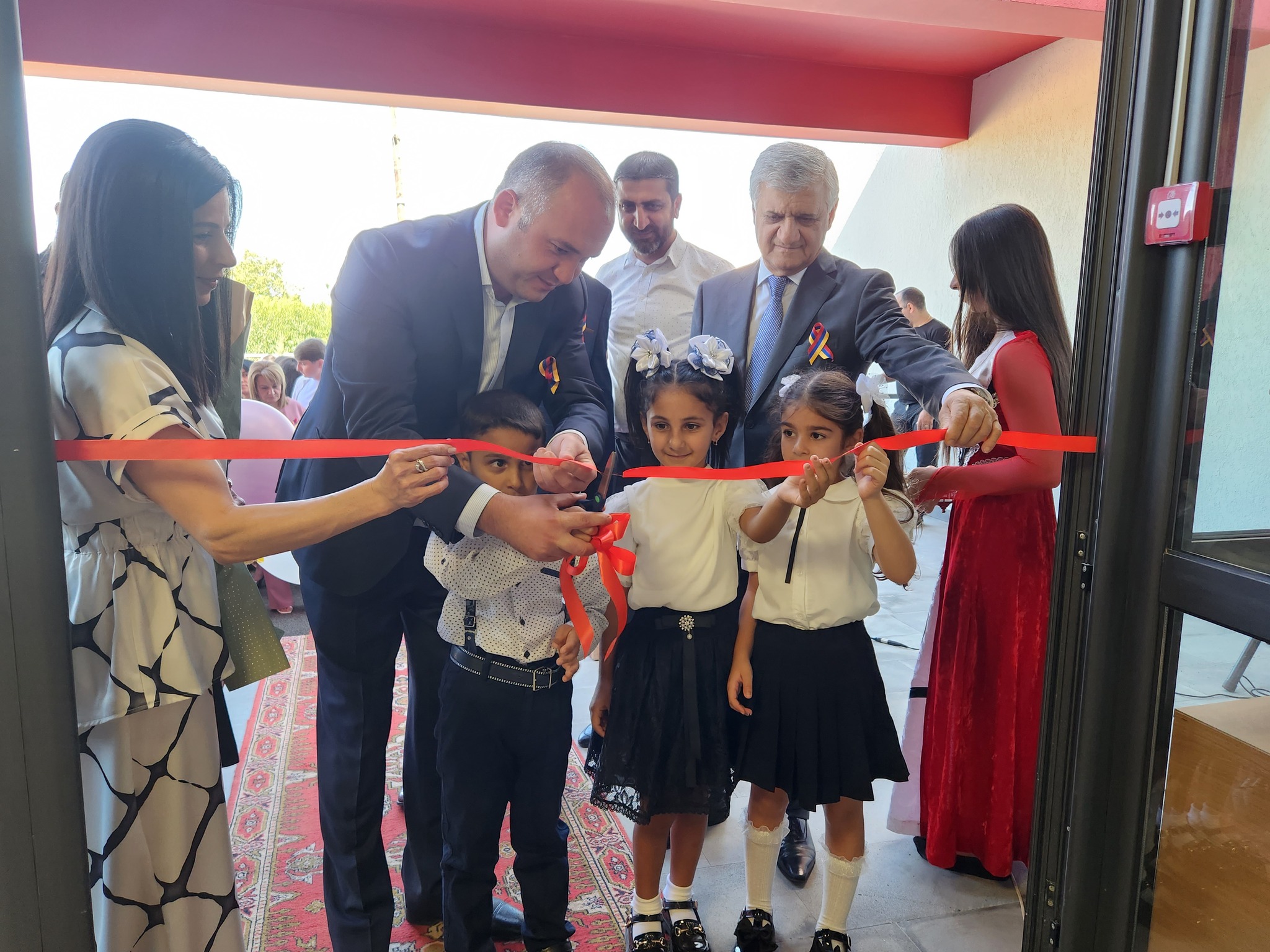 Քաղաքաշինության կոմիտեի պատվիրատվությամբ Դեղձուտում կառուցված դպրոցը պաշտոնապես հանձնվել է շահագործման