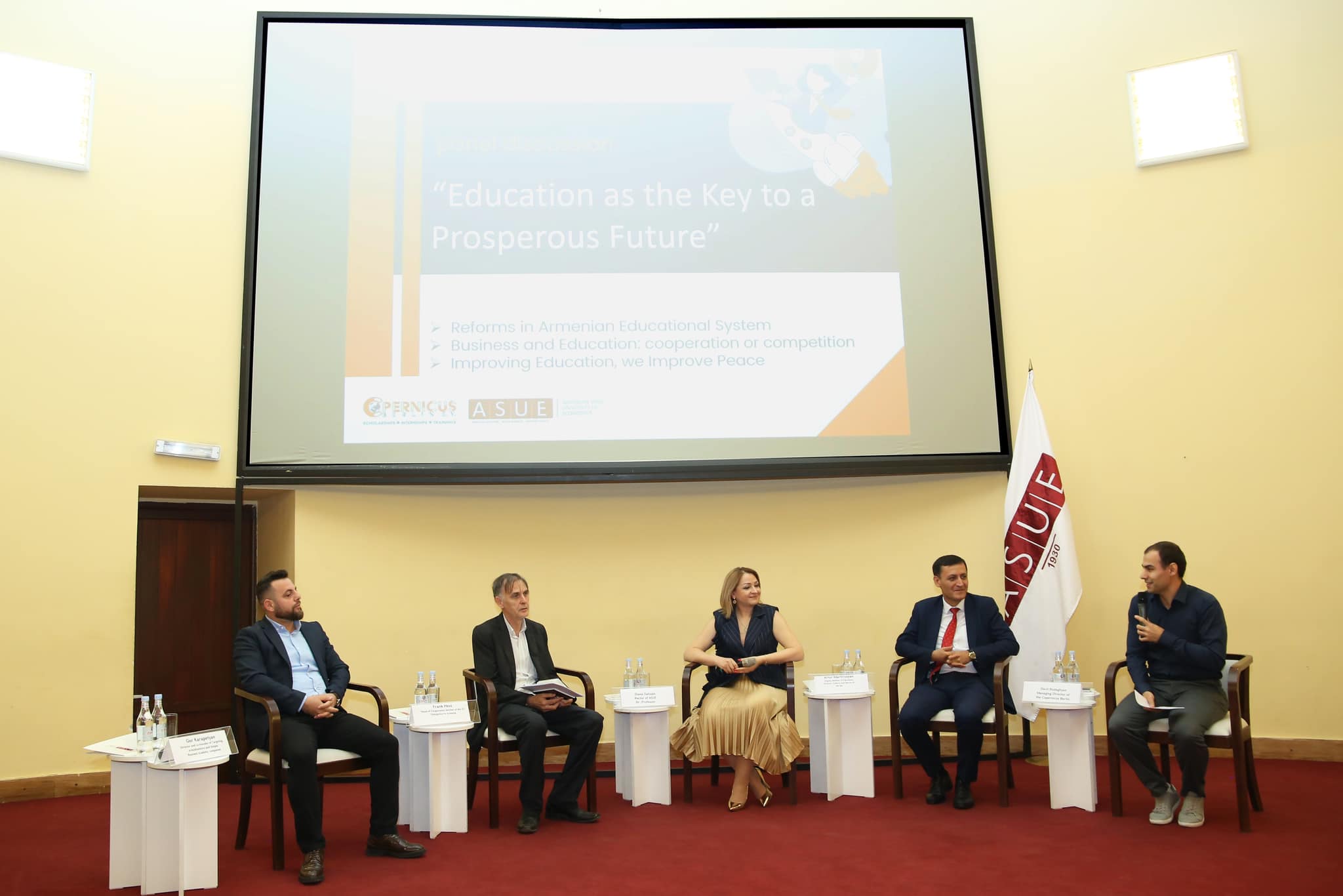 Արթուր Մարտիրոսյանը մասնակցել է «Կրթությունը՝ որպես բարեկեցիկ ապագայի գրավական» խորագրով միջազգային ուսանողական խմբի հետ քննարկմանը