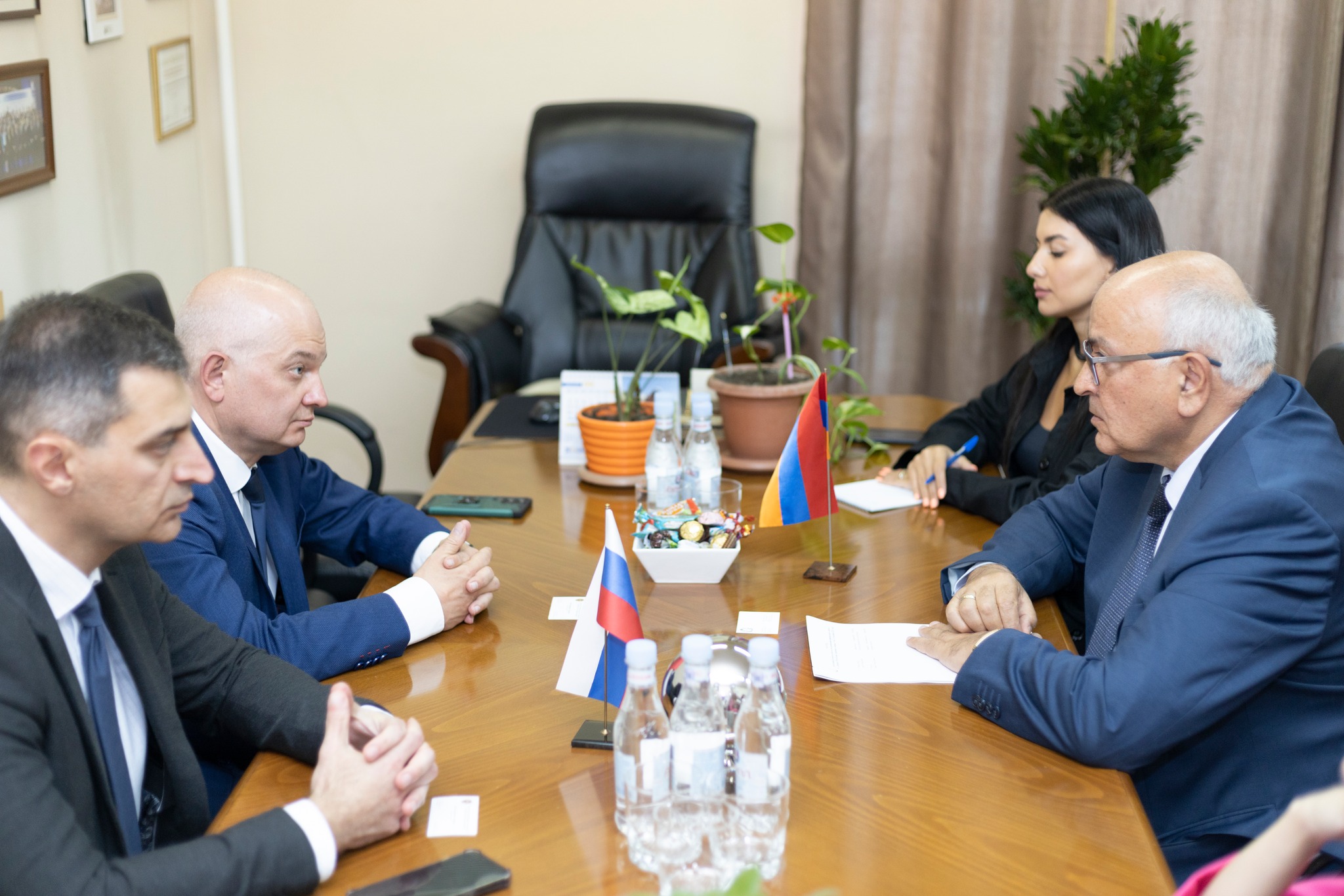 Վաչե Տերտերյանն ընդունել է ՌԴ Կուրսկի նահանգապետի տեղակալ Սերգեյ Ստարոդուբցևի գլխավորած պատվիրակությանը