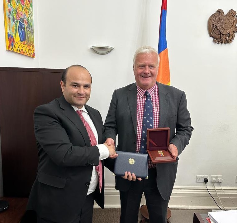 Ռազմական բժիշկ, պրոֆեսոր Սթիվ Ժեֆերին իր թիմի հետ կժամանի Հայաստան՝ բժշկական ծառայություններ մատուցելու նպատակով