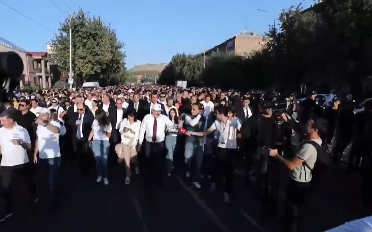 «Քաղաքացիական պայմանագիր» կուսակցության երթը մեկնարկել է. վարչապետ