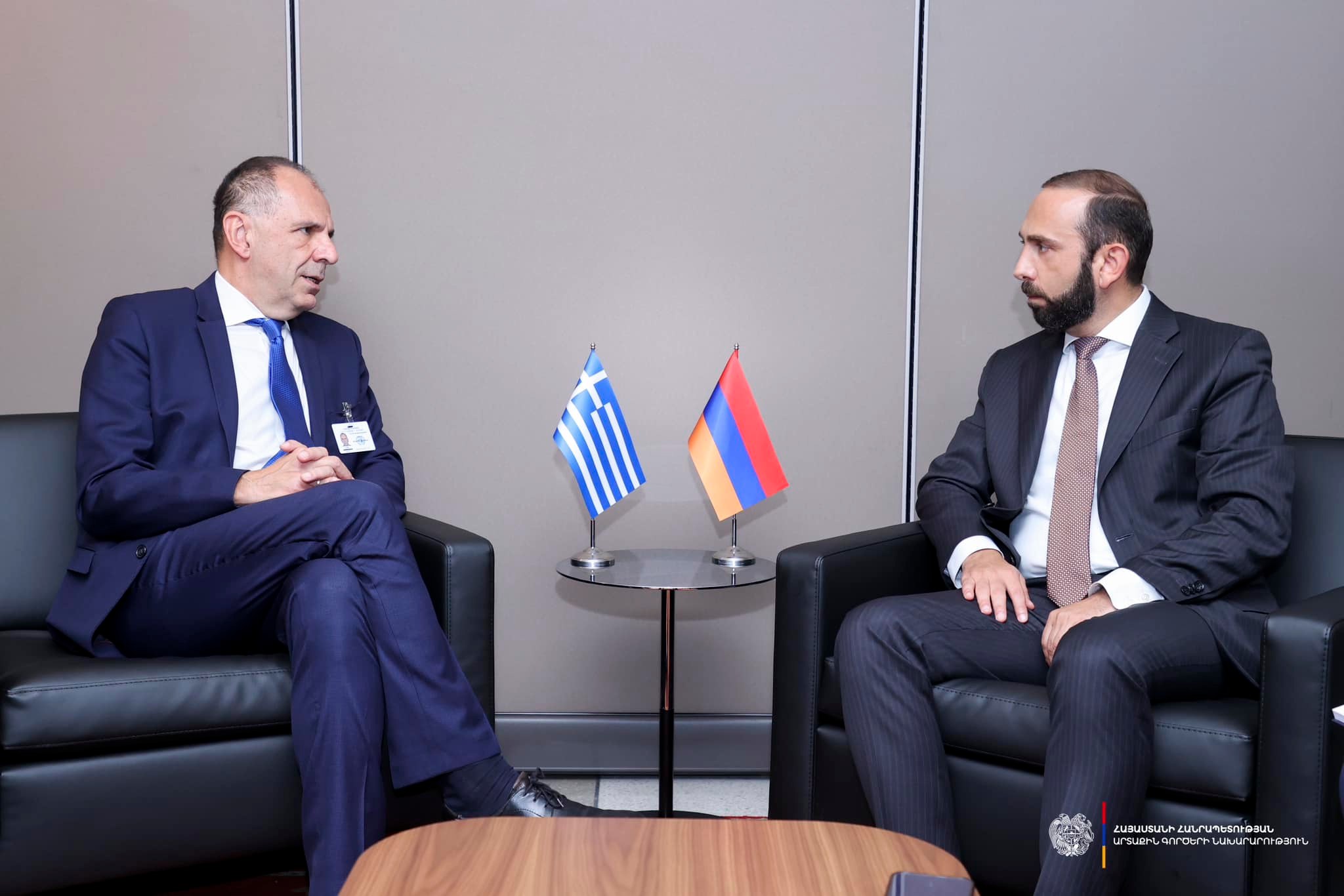 Հայտարարությունները բավարար չեն․ Արարատ Միրզոյանը հանդիպել է Հունաստանի գործընկերոջ հետ
