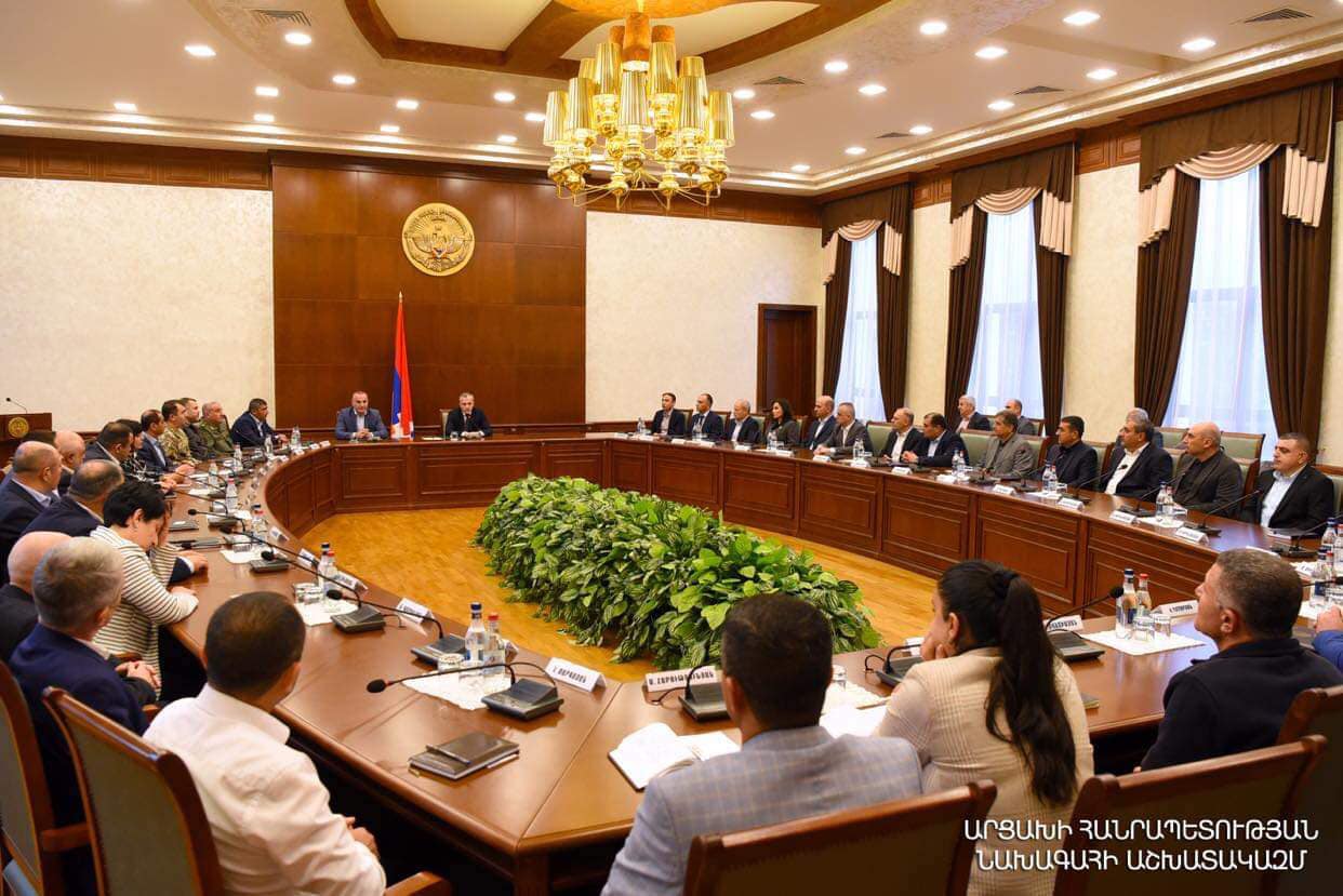 Սամվել Շահրամանյանը ներկայացրել է Արցախի նորանշանակ պետական նախարարին