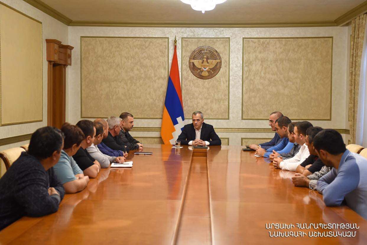 Արցախի նախագահը հանդիպել է Հադրութի շրջանից տեղահանված մի խումբ բնակիչների հետ