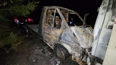 Բախվել են «Opel»-ը, «Ford Transit» մակնիշի ավտոքարշակը և մեկ այլ «Ford Transit» մակնիշի բեռնատարը. բռնկվել է հրդեհ