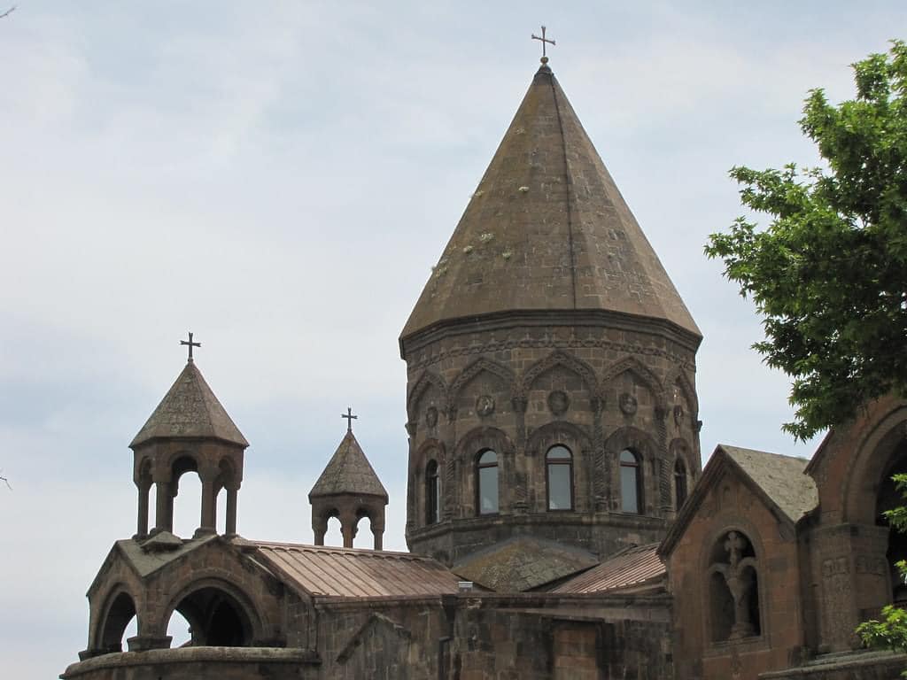 Մայր Աթոռն իր աջակցությունն է ցուցաբերում  բռնի տեղահանված արցախահայությանը