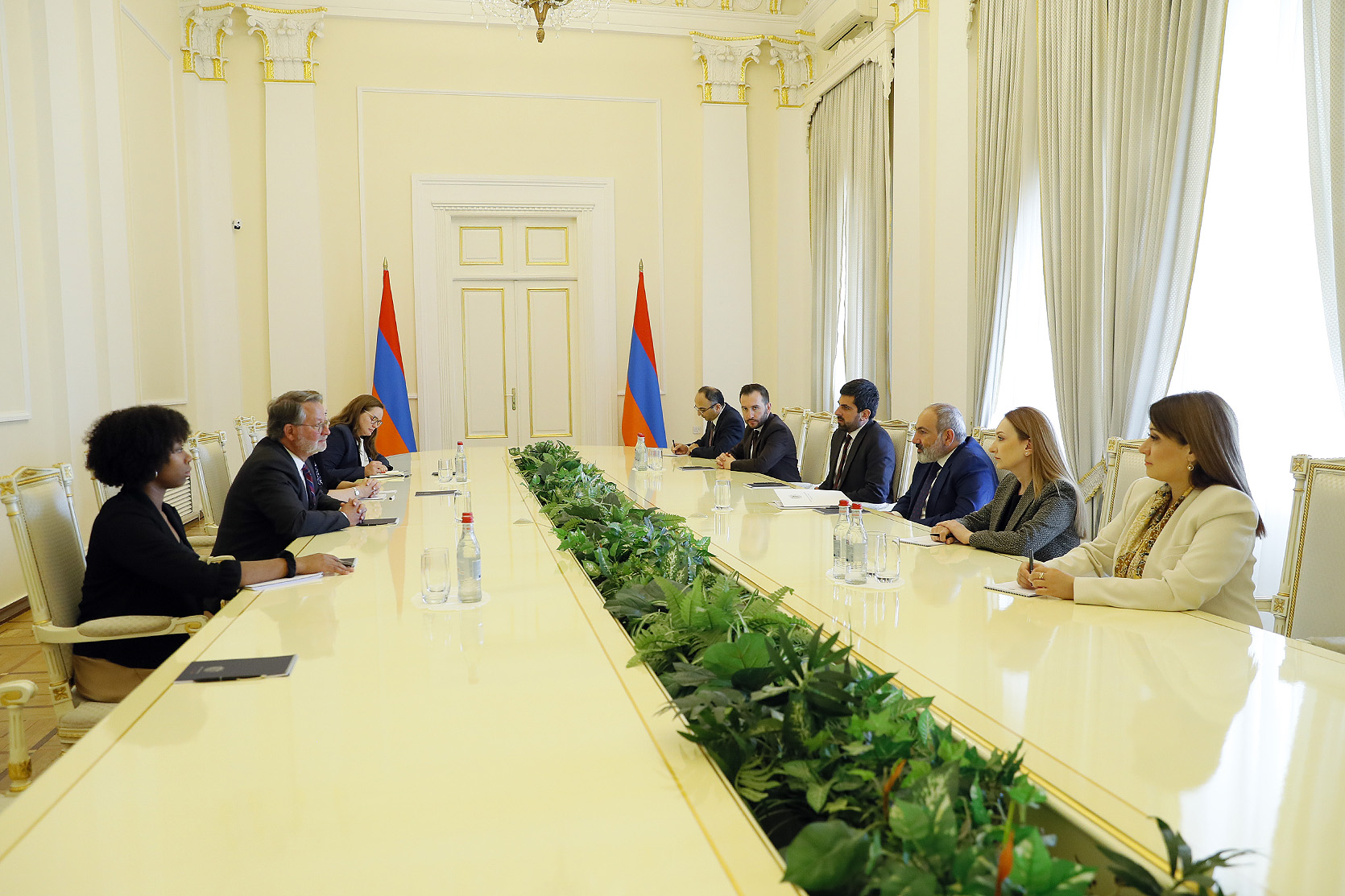 Վարչապետ Փաշինյանն ընդունել է ԱՄՆ սենատոր Գերի Փիթերսին