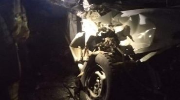 Երևան-Մեղրի ավտոճանապարհին «Ford»-ը բախվել է «ZIL»-ով քարշակվող ավտոմեքենային․ «Ford»-ի ուղևորն արգելափակվել է