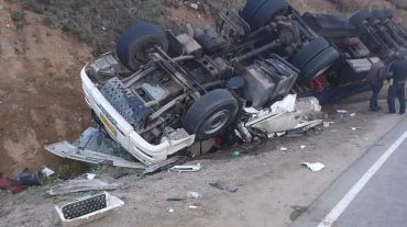 Քաջարան-Մեղրի ավտոճանապարհին բեռնատարը կողաշրջվել է. կա զոհ