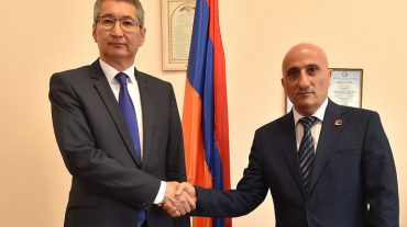 Ղազախստանի դեսպան Բոլատ Իմանբաևը հյուրընկալվել է ԿԸՀ-ում