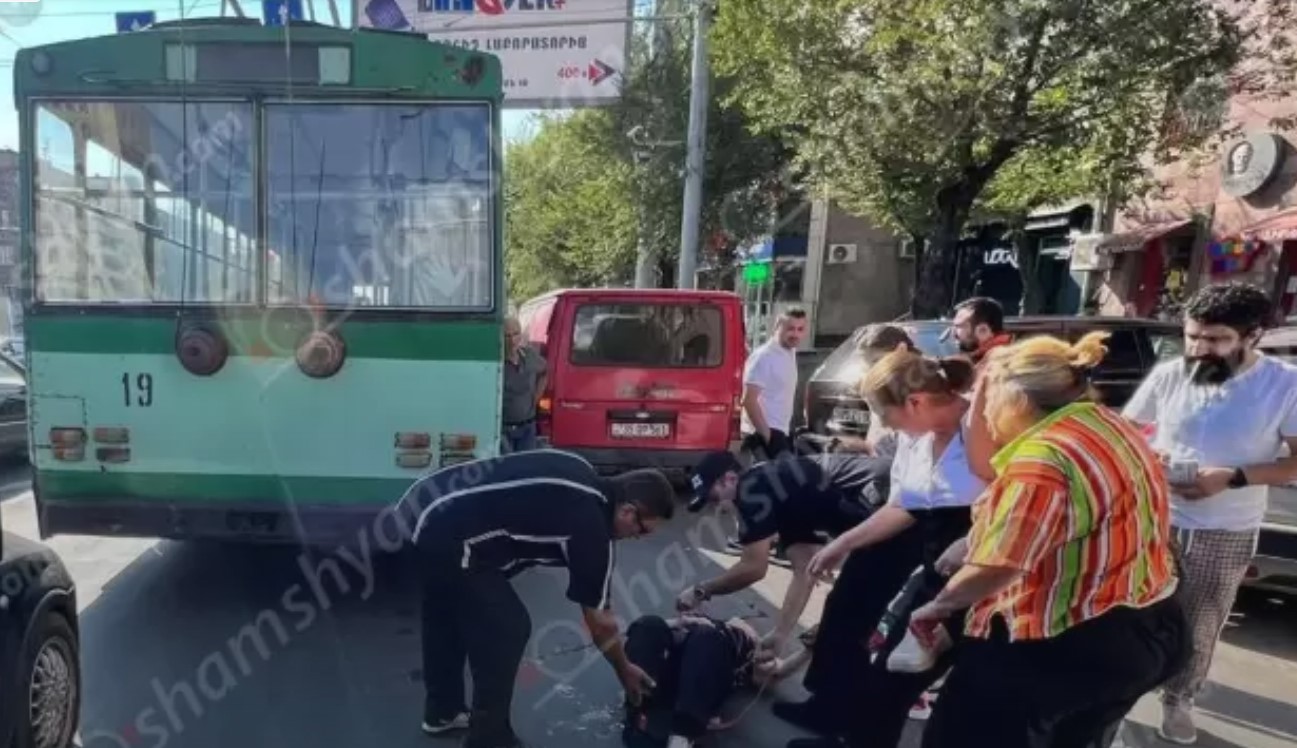 Արտակարգ դեպք Երևանում. թիվ 10 երթուղին սպասարկող տրոլեյբուսը վրաերթի է ենթարկել ուղևորին