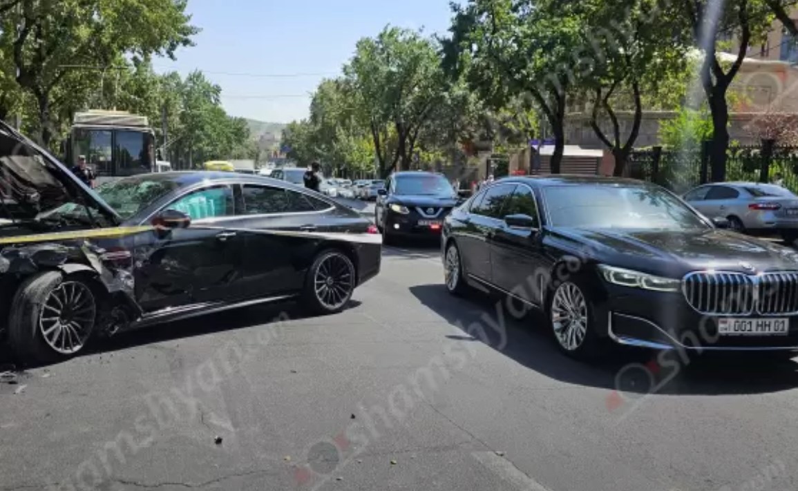 Խոշոր ավտովթար Երևանի կենտրոնում․ վիրավորների թվում հղի կա