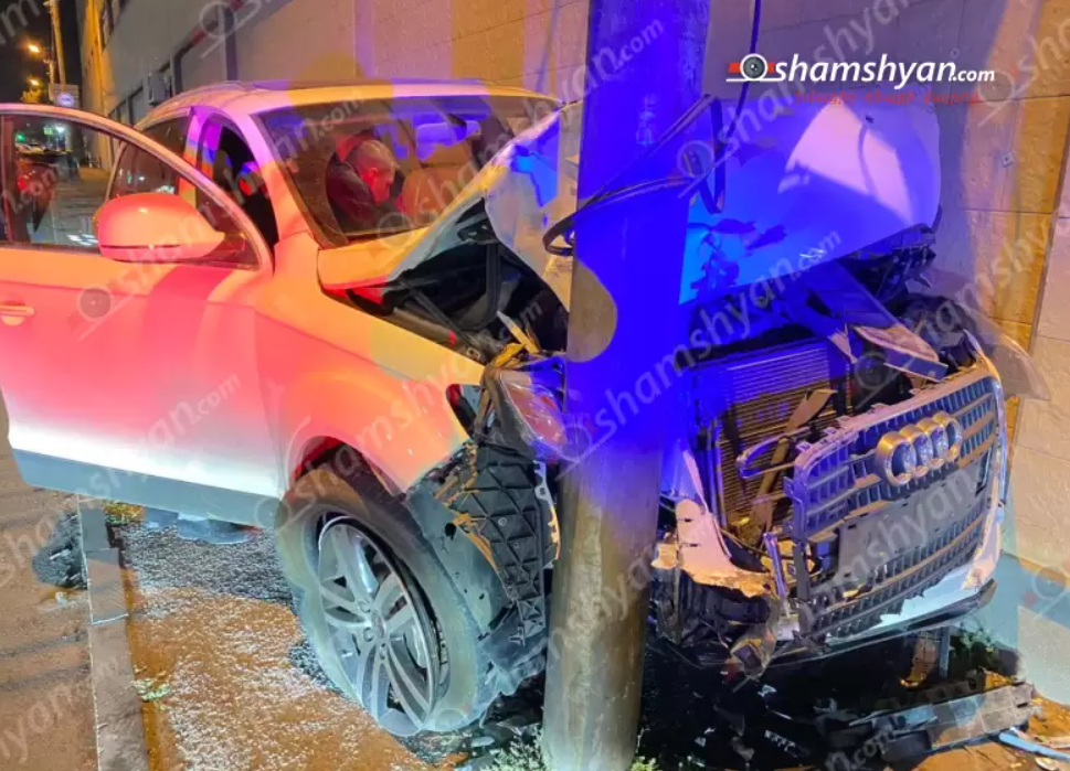 Խոշոր ավտովթար Երևանում․ 34-ամյա վարորդը Q7-ով կոտրել է կանգառի ցուցանակն ու հայտնվել մայթին