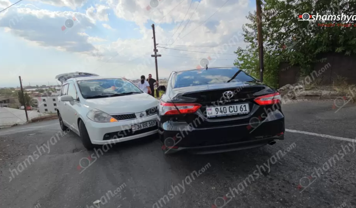 Թբիլիսյան խճուղում բախվել են Toyota Camry-ն ու Nissan Tiida-ն. ճանապարհը երկկողմանի փակվել է