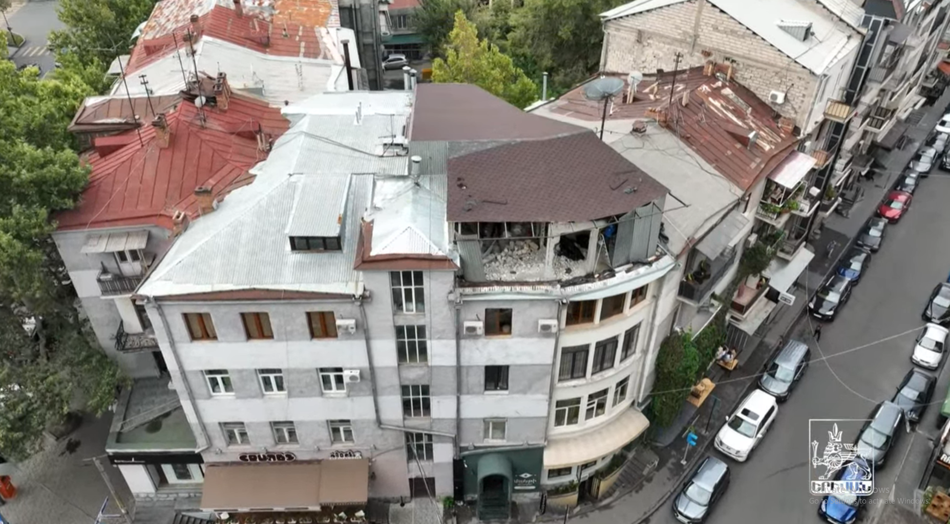 Չարենցի տուն-թանգարանի շենքի տանիքին անօրինական կառուցված ձեղնահարկը ապամոնտաժվել է