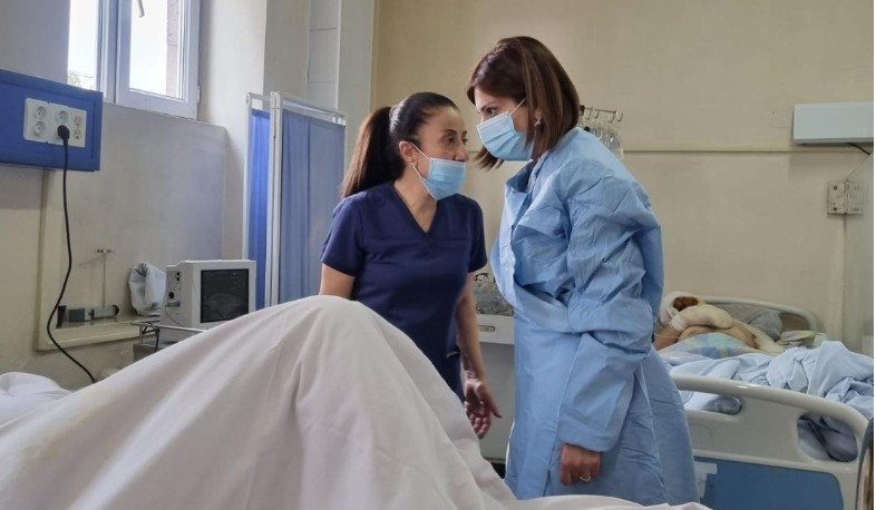 ՀՀ առողջապահության նախարարն այցելել է ԼՂ-ում պայթյունից այրվածքներ ստացածներին