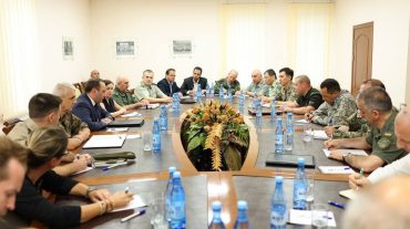 ՊՆ-ում անցկացվել է հերթական ճեպազրույցը ՀՀ-ում հավատարմագրված օտարերկրյա ռազմական կցորդների և ներկայացուցիչների հետ