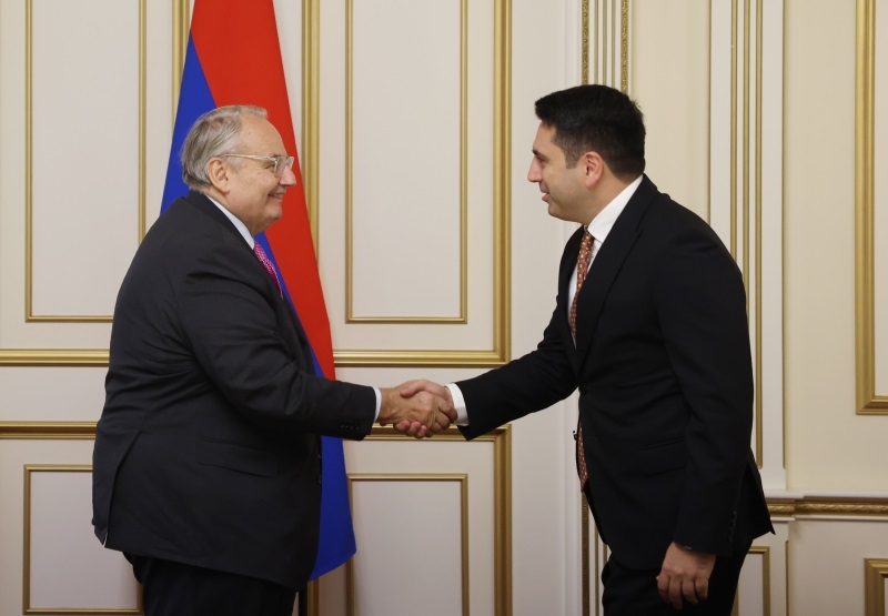 Եկել եմ Ֆրանսիայի աջակցությունը փոխանցելու Հայաստանին․ Ժան-Լուի Բուրլանժին՝ Ալեն Սիմոնյանին