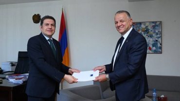 Հայաստանում ԵՄ պատվիրակության նորանշանակ ղեկավարն իր հավատարմագրերի պատճենն է հանձնել ՀՀ ԱԳ նախարարի տեղակալին