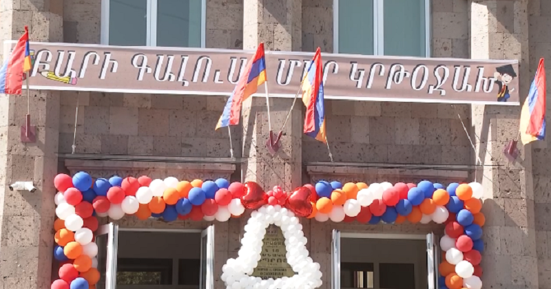Նիկոլ Փաշինյանը ներկա է գտնվել Երևանի Մուրացանի անվան թիվ 18 հիմնական դպրոցի բացման արարողությանը