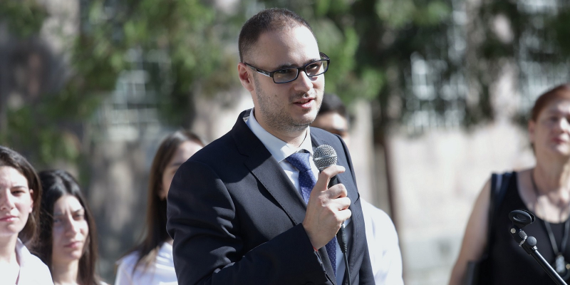 Գիտելիքն ու կրթությունը պետության հիմնաքարերն են. Ալֆրեդ Քոչարյանը՝ Երևանի երաժշտական թիվ 13 հատուկ դպրոցի աշակերտներին