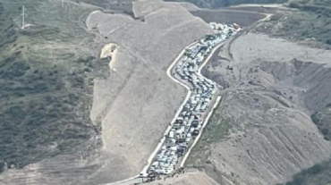 Ստեփանակերտ-Կոռնիձոր ճանապարհը գերծանրաբեռնված է. Արցախի ԱԻ պետական ծառայությունը հորդորում է չշտապել