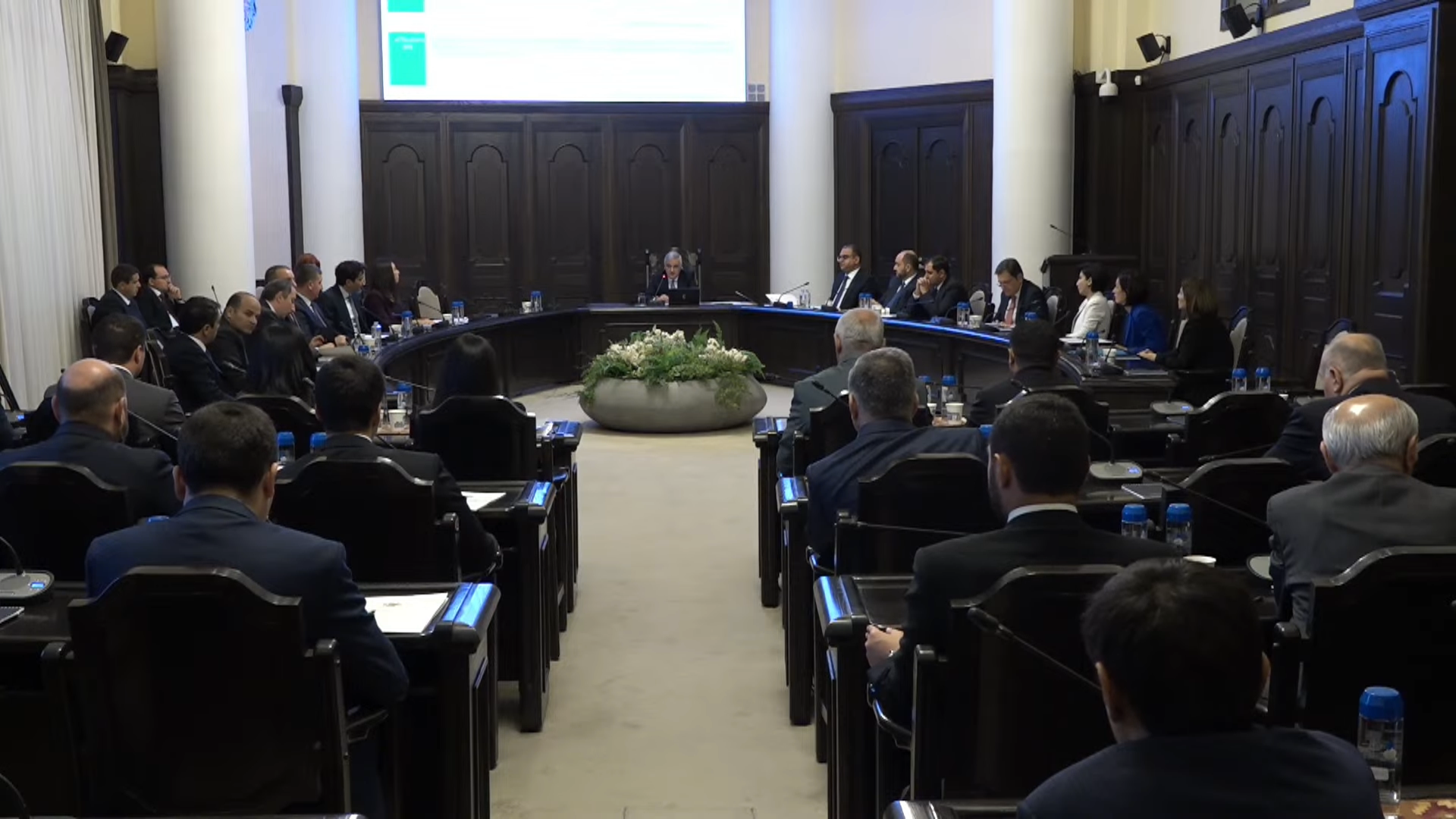 Աջակցություն կստանան բռնի տեղահանված բոլոր արցախցիները, կբարձրանա ուսուցիչների աշխատավարձը. գործադիրի որոշումները