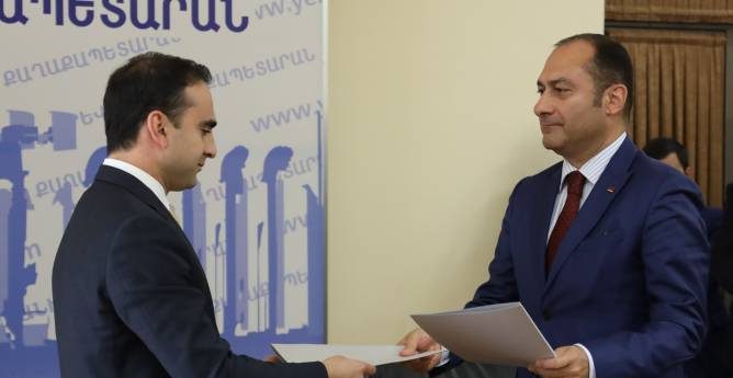 Երևանի ավագանու «Քաղաքացիական պայմանագիր» և «Հանրապետություն» խմբակցությունները ստորագրել են համագործակցության հուշագիր